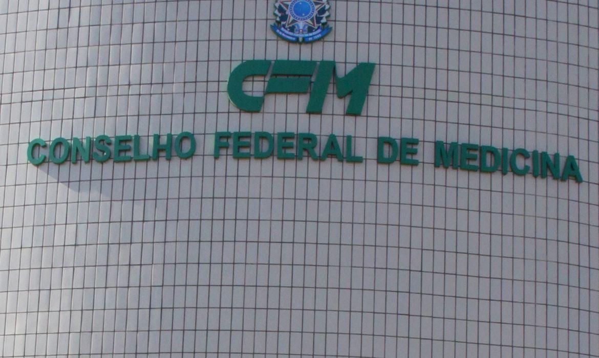 CFM autoriza médicos a fazerem propaganda em redes sociais