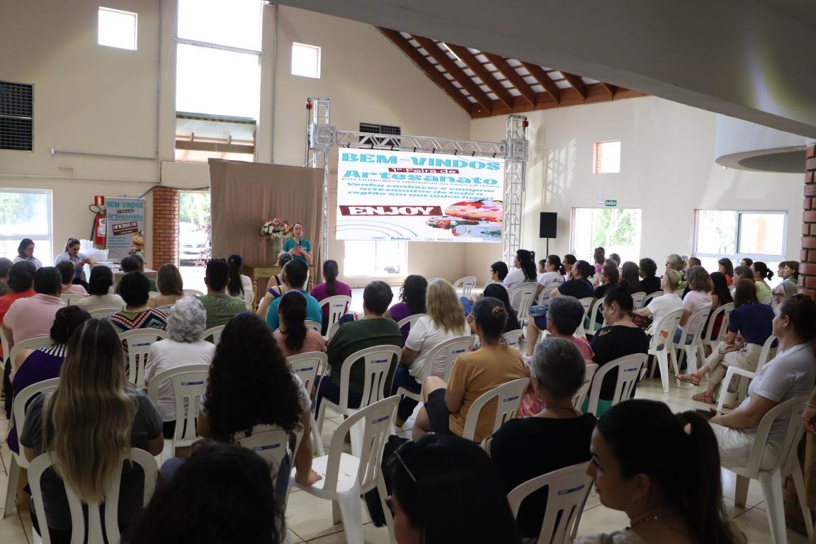 Encontro regional e feira com mais de 100 artesãos lindeiros gera integração e aprendizado