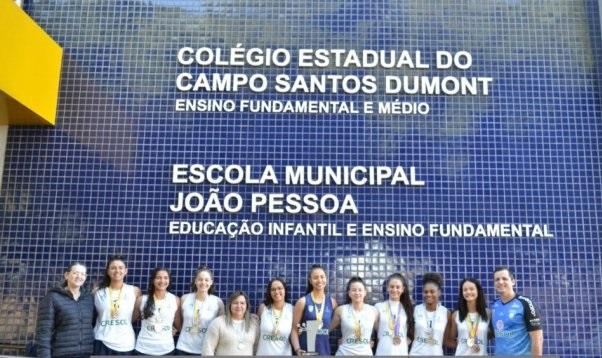Equipe de Santa Helena campeã da fase regional dos Jogos Escolares recebe medalhas e troféus