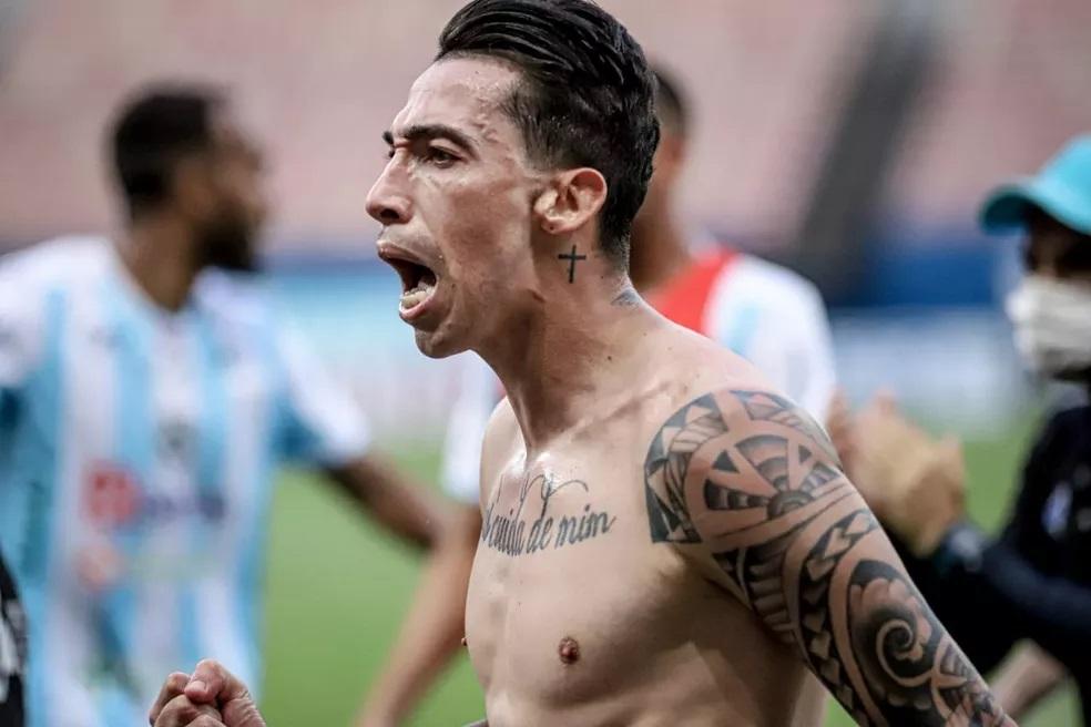 O entregador de pizza que virou campeão brasileiro relembra drama no Corinthians e sonha receber atrasados do Vasco