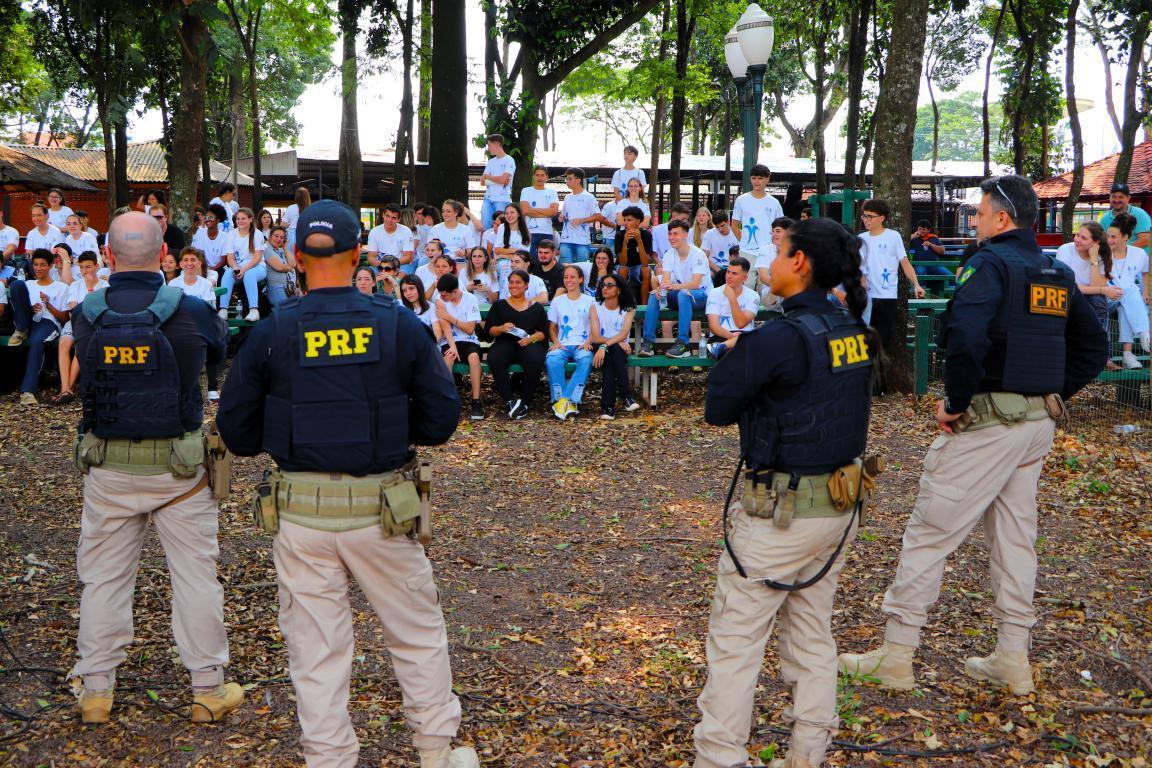 150 jovens da região têm dia de interação e conhecimento sobre operações policiais