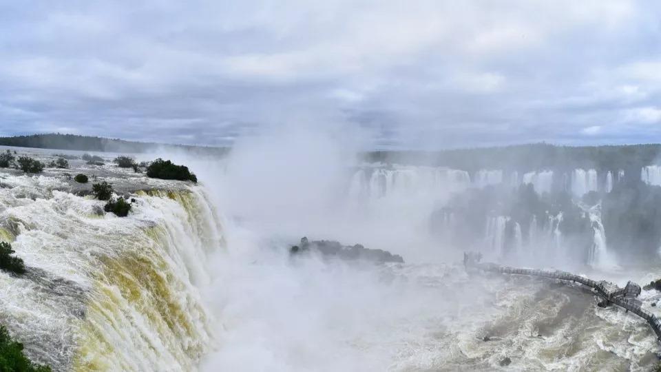 Passarela próximo às Cataratas do Iguaçu é interditada
