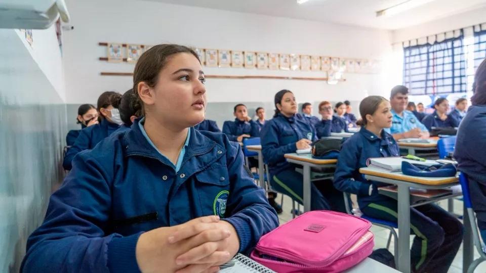 127 colégios participam de consulta sobre modelo cívico-militar nesta semana