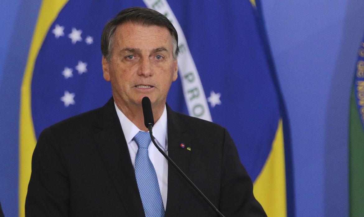 Bolsonaro insiste em querer proibir aliança entre PT e PL em 2024