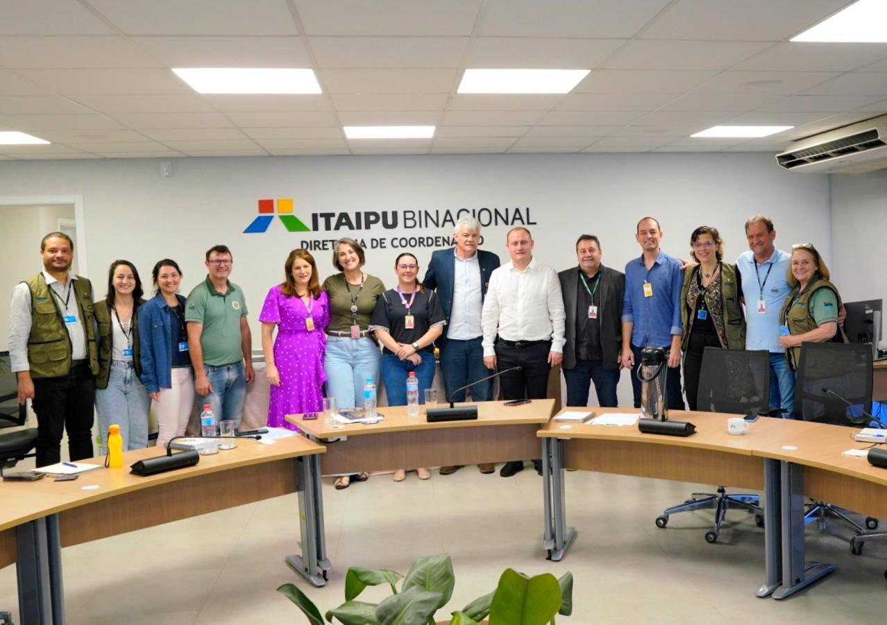 Lindeiros e Itaipu alinham ações para Inovação e desafios em convênios para Santa Helena e região