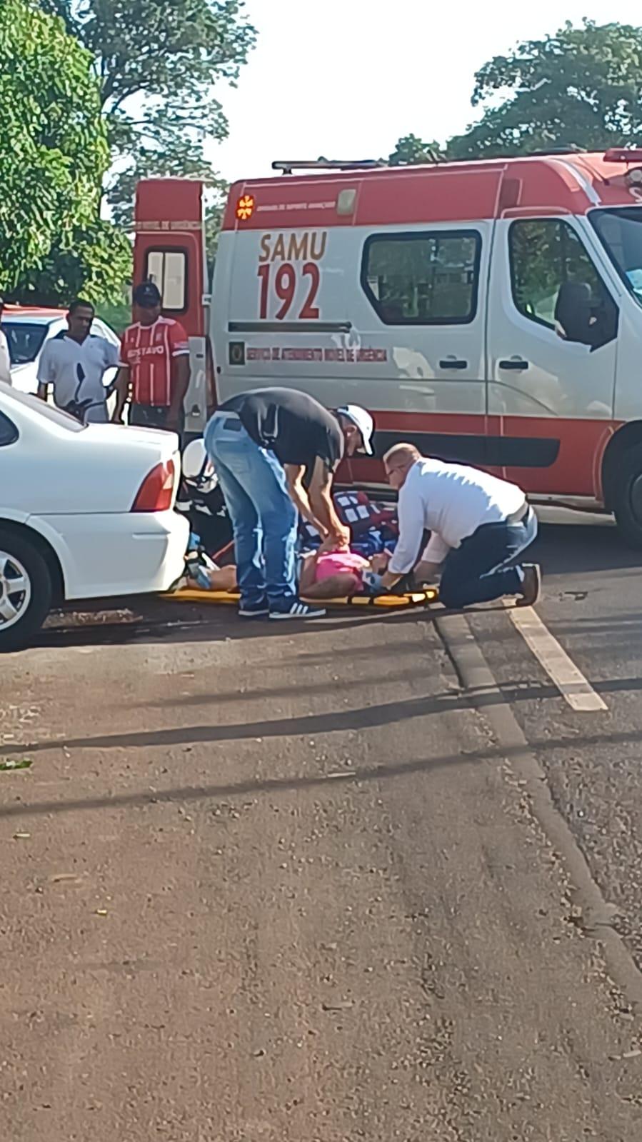 Acidente entre carro e motocicleta deixa uma pessoa ferida em Santa Helena