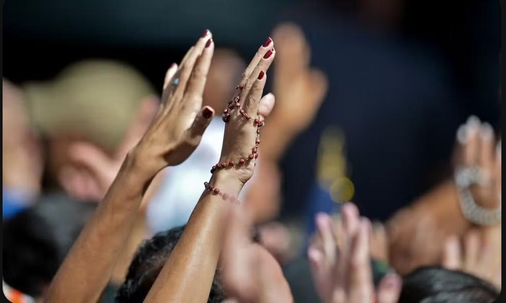 Brasil tem mais templos religiosos que escolas e hospitais juntos