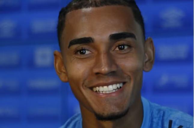 Hoje no Grêmio, Du Queiroz relembra futebol com o pai na prisão e conta como evitou vida no crime: 