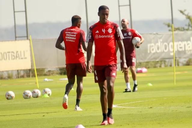 Inter descarta saída imediata e prepara retorno de Robert Renan: 