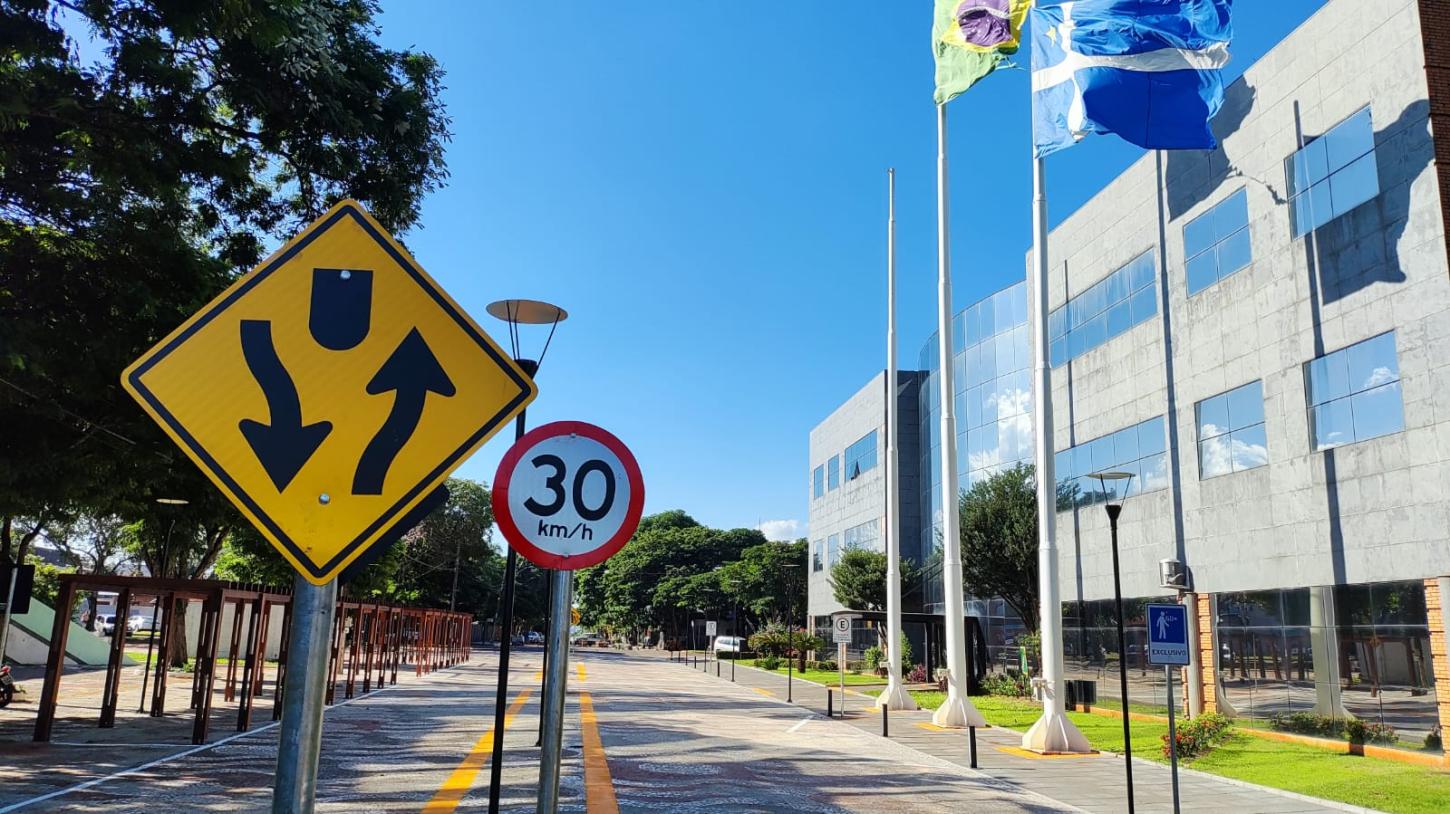 Obra de revitalização reabre Rua Paraguai em frente a prefeitura de Santa Helena