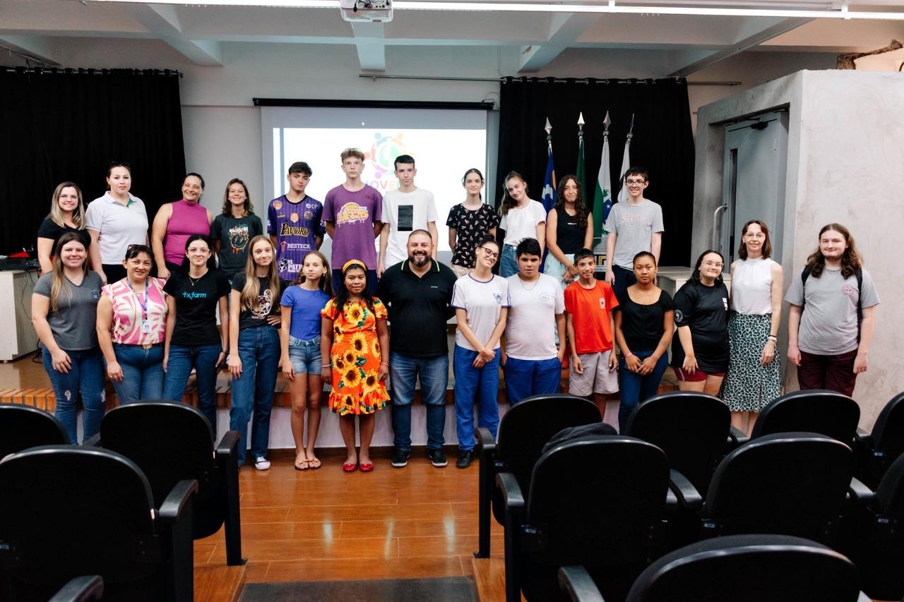 Prefeitura de Santa Helena reedita parcerias com Projeto Jovens em Evolução