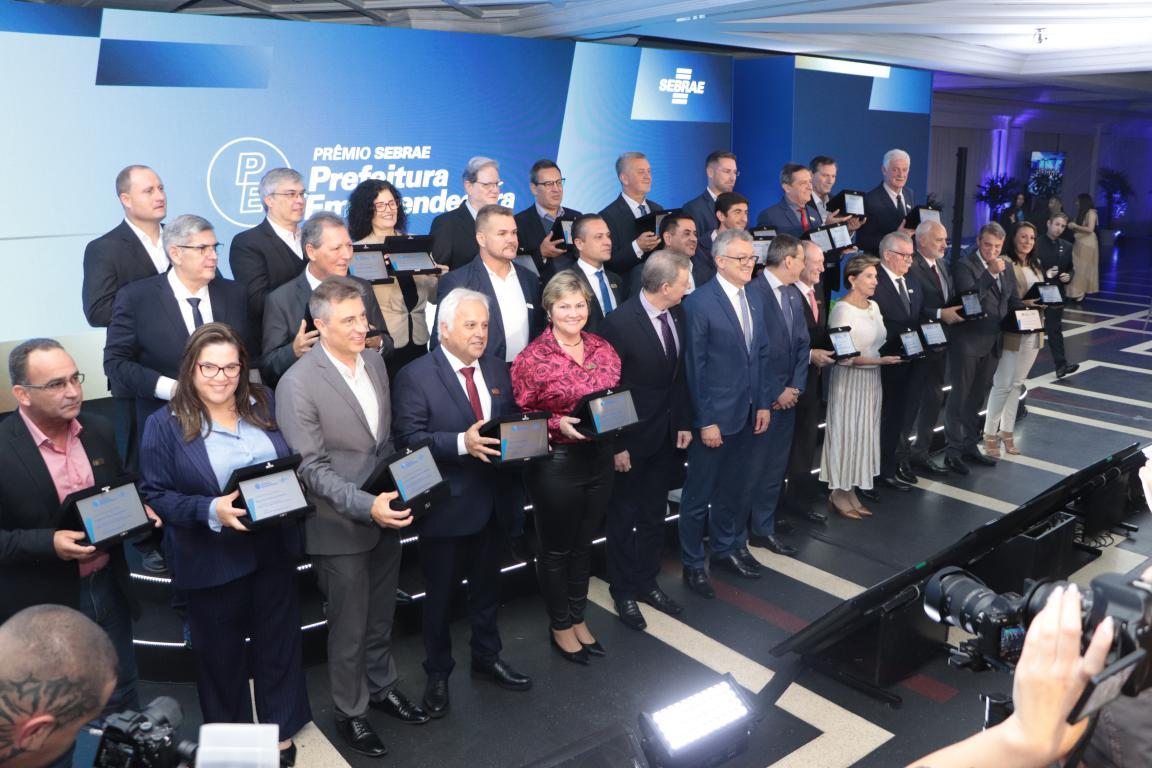 Região lindeira foi representada na final paranaense do Prêmio Prefeitura Empreendedora em cinco categorias