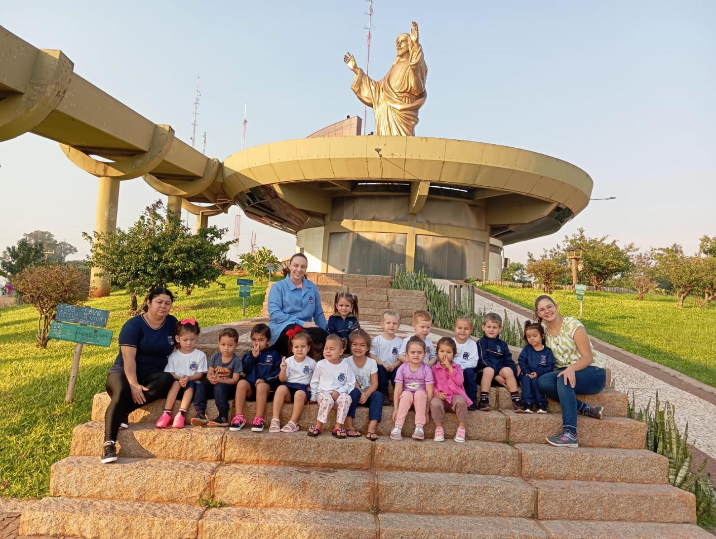 CMEI Pedacinho do Céu de Sub-Sede desenvolve projeto alusivo ao aniversário de Santa Helena com visitas a pontos turísticos