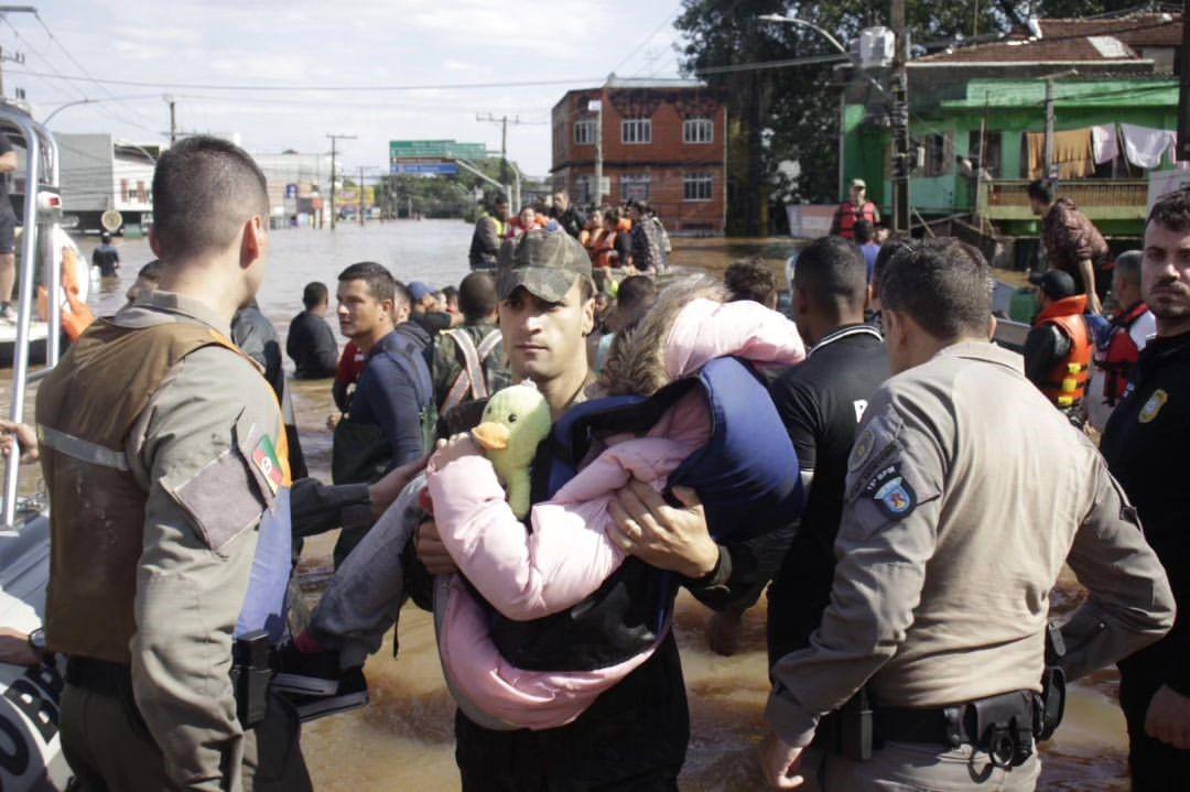 Quartéis em todo o Brasil levam apoio ao Rio Grande do Sul