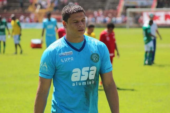 Quem é o ex-Guarani que levou cinco gols de Neymar e tem recorde até hoje