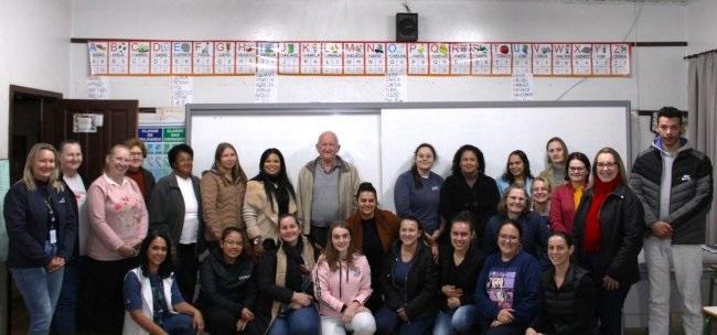 Cursos de pintura em tela e unhas em gel começam em Entre Rios do Oeste