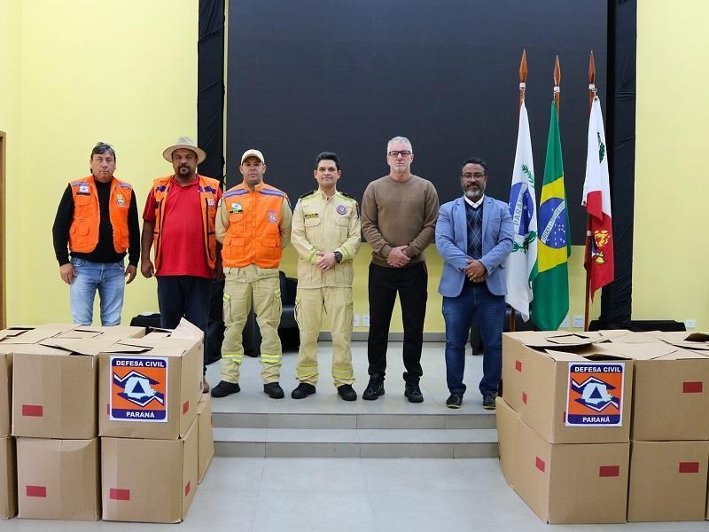 Defesa Civil distribui roupas e mantimentos em Santa Helena e região