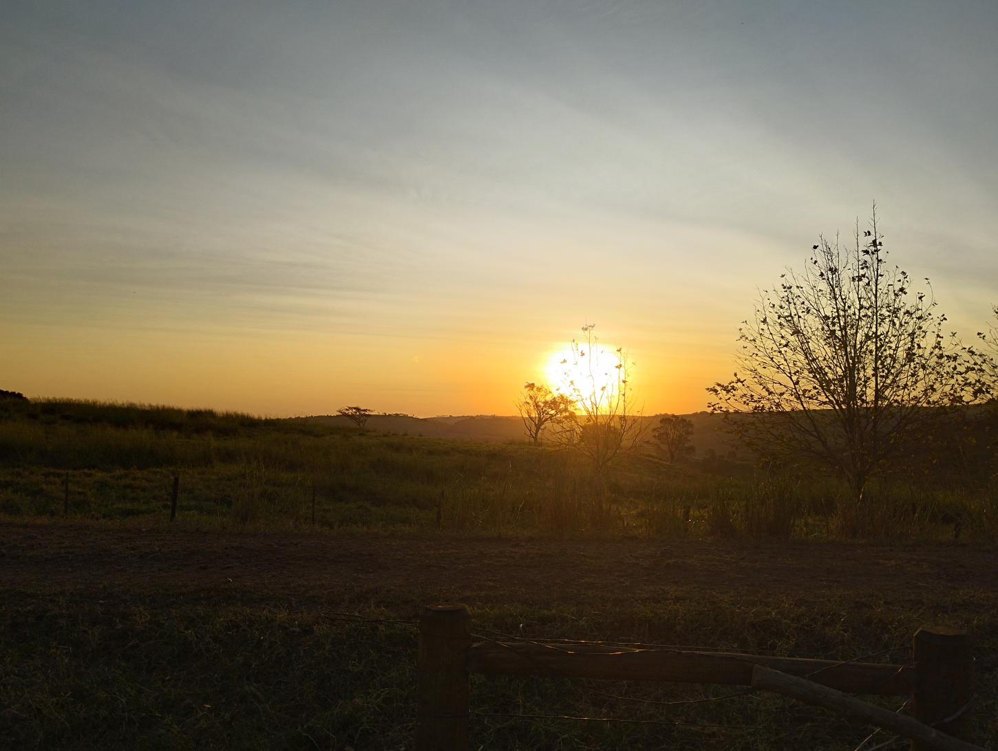 Quarta-feira de céu nublado no oeste