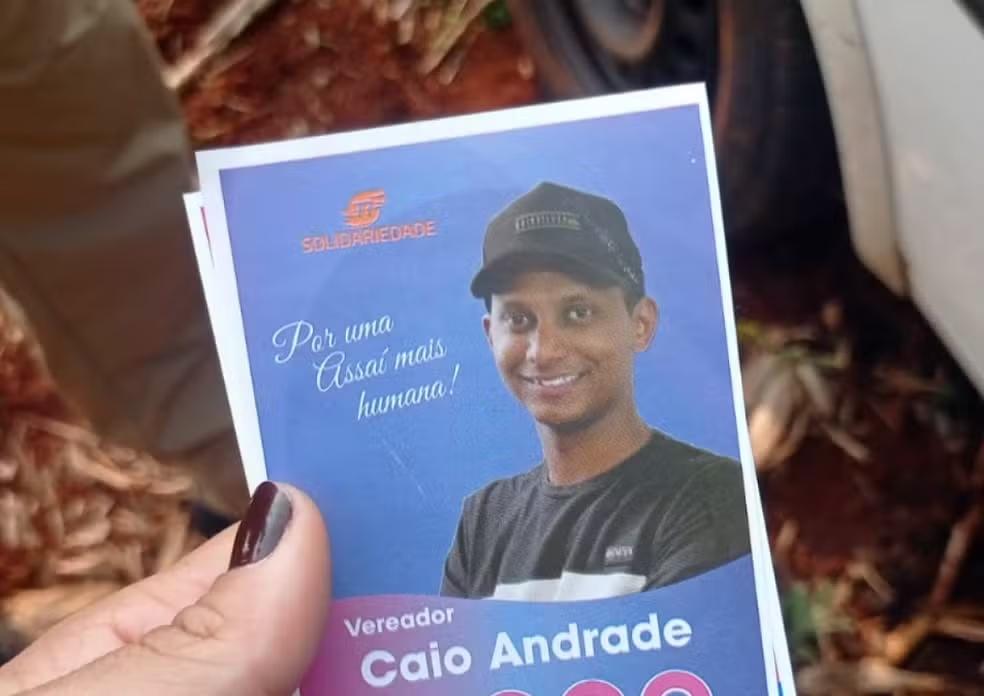 Candidato a vereador joga ‘santinhos’ para fugir de perseguição policial e acaba preso com mais de 100 kg de maconha