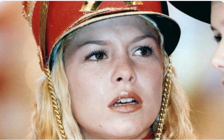 Ex-paquita abre o jogo sobre o passado e critica Xuxa e Marlene Mattos