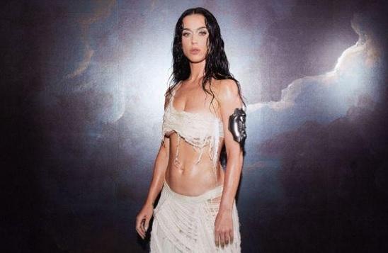 Katy Perry desembarca no Brasil para o Rock in Rio com homenagem aos fãs