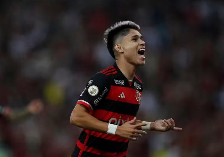Luiz Araújo tem lesão no joelho, passará por artroscopia e desfalcará Flamengo por até dois meses