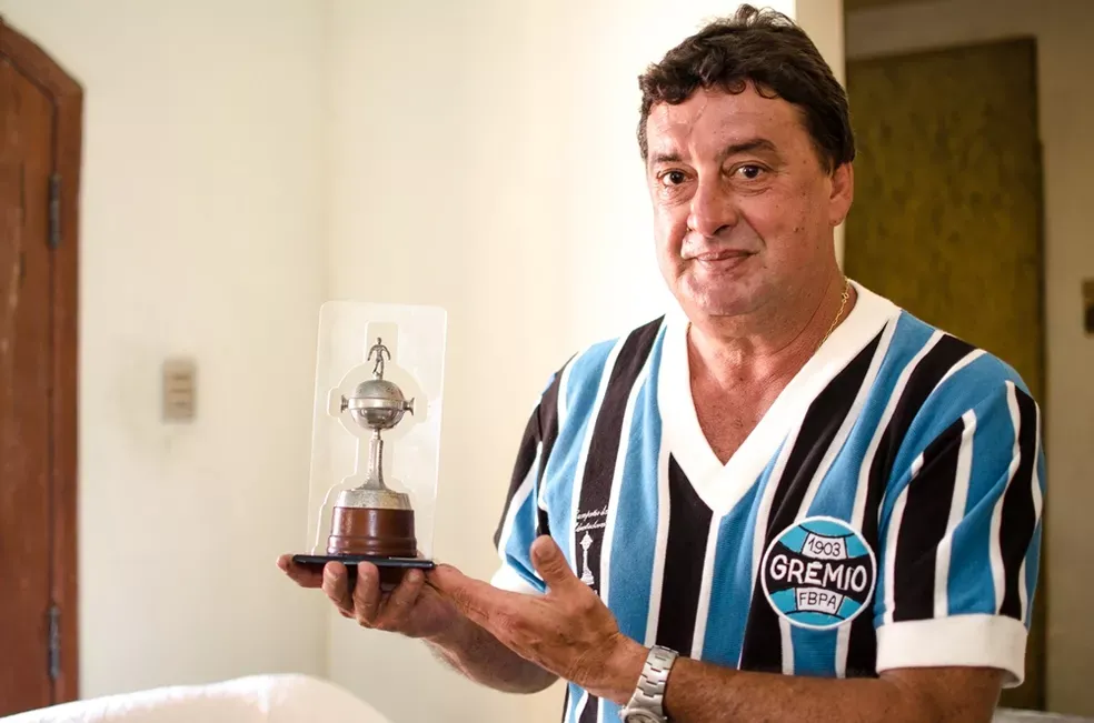 Morre César, autor de gol do título da primeira Libertadores do Grêmio