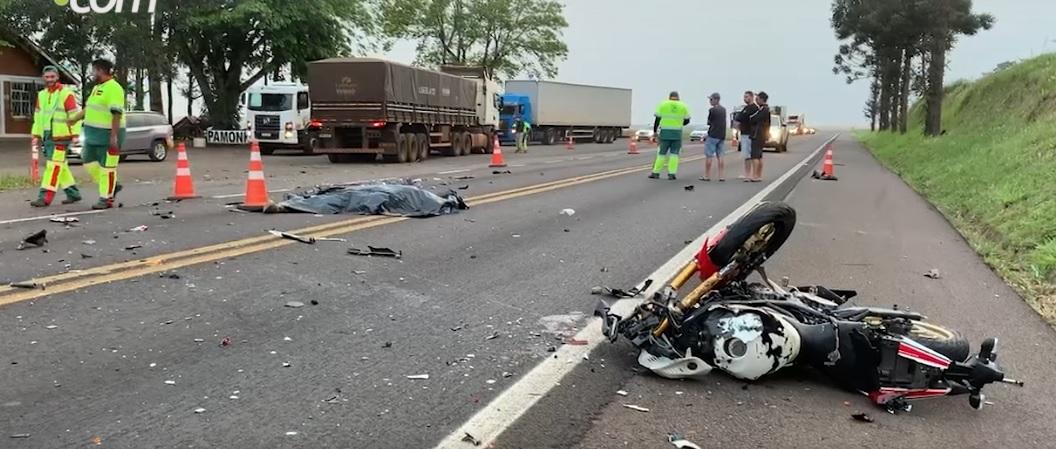 Motociclista morre em batida com carreta na BR 277