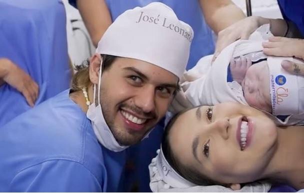 Virginia e Zé Felipe deixam maternidade com José Leonardo