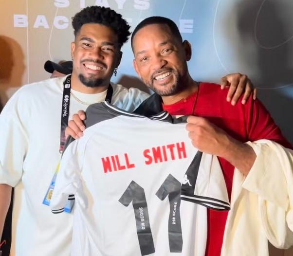 Will Smith recebe camisa do Vasco e posa para fotos no Rock in Rio