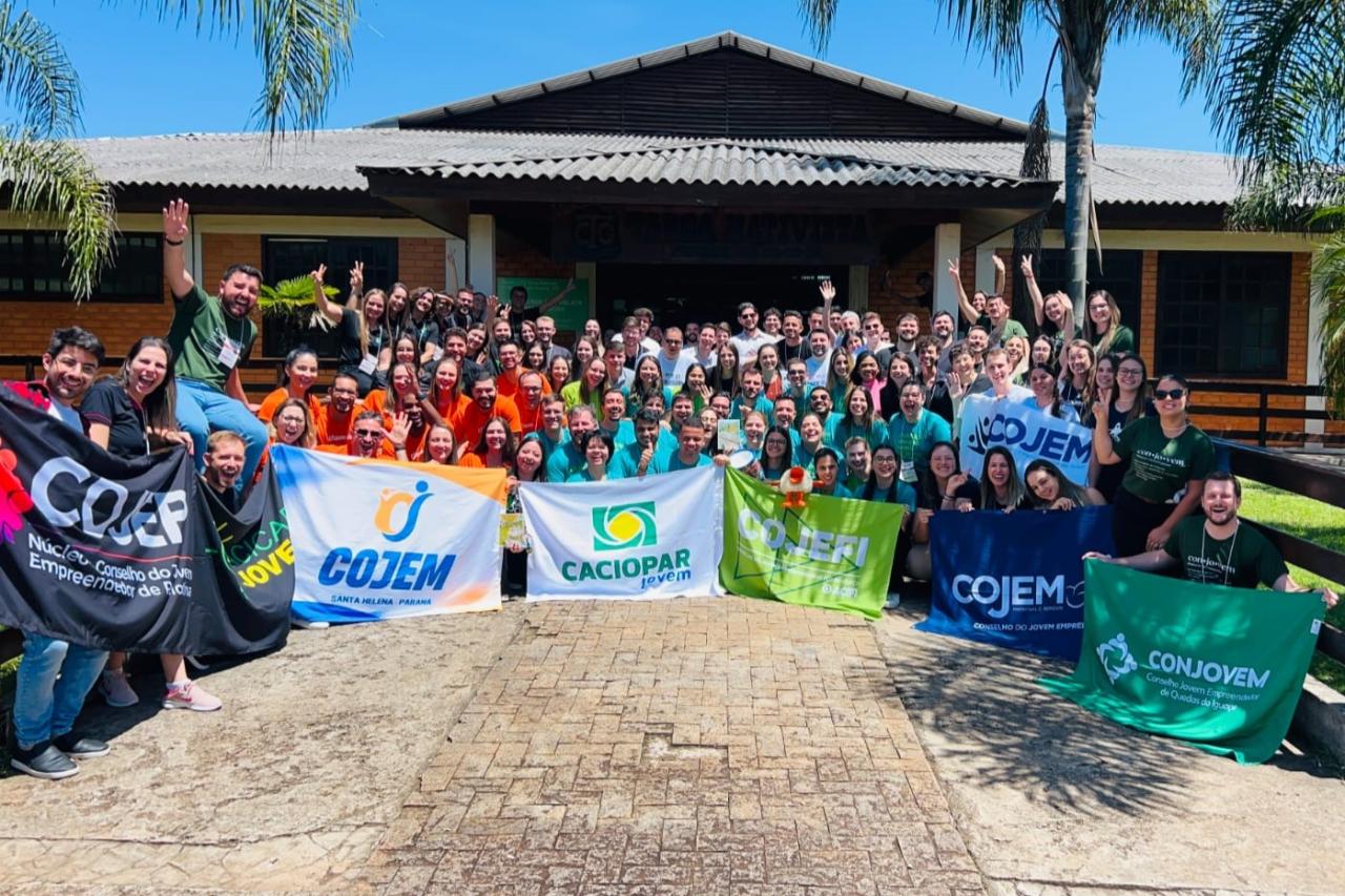 Cojem Santa Helena participa de encontro estadual e final dos Jogos dos Jovens Empreendedores