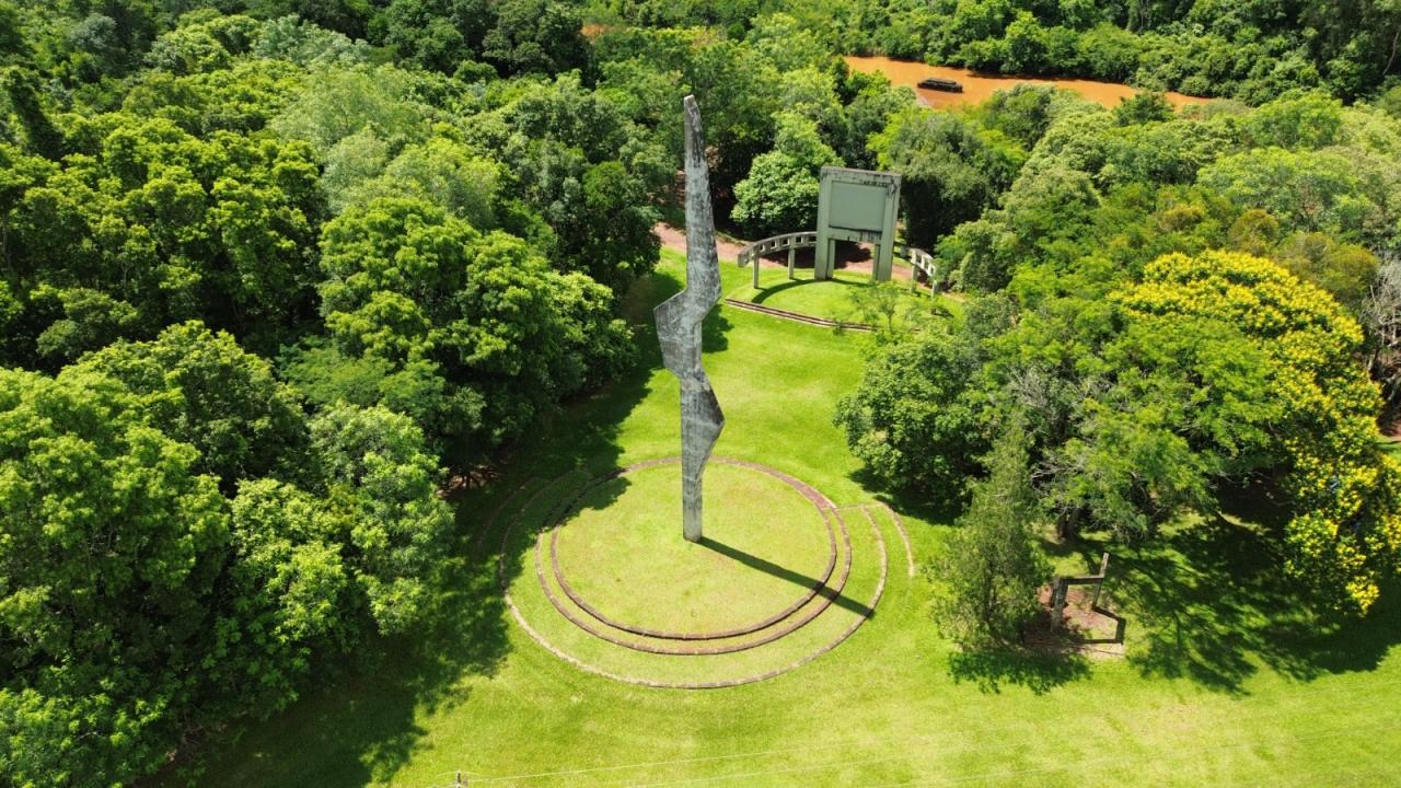 Filho de Luís Carlos Prestes e estudantes da UNILA visitam Memorial Coluna Prestes em Santa Helena