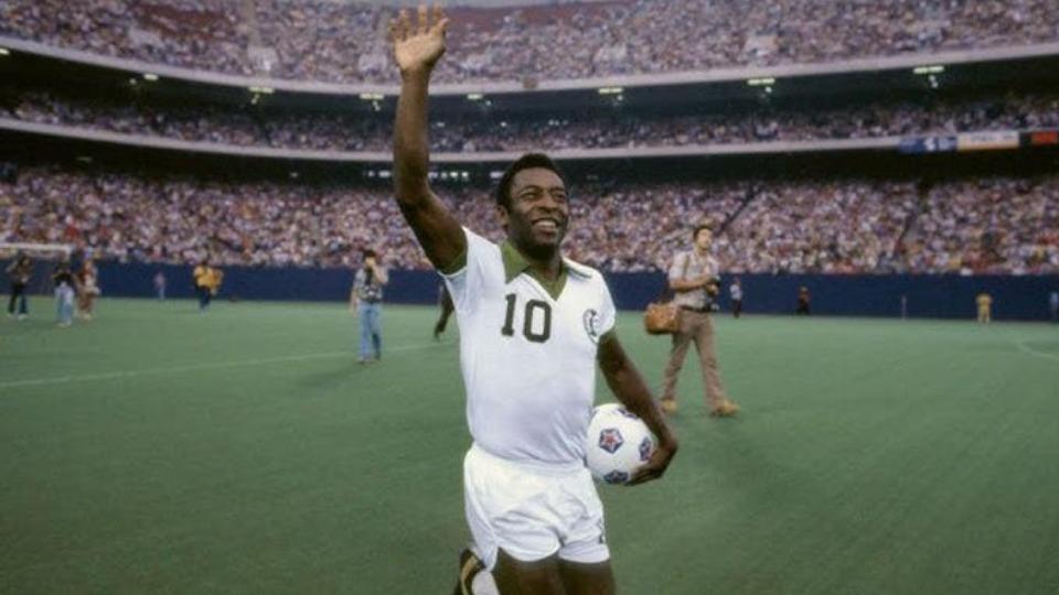 No dia 1° de outubro de 1977, aos 36 anos de idade, Pelé se despedia dos gramados