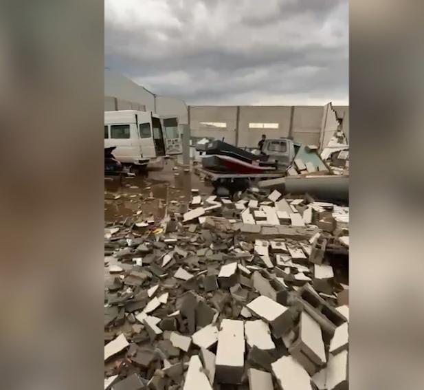 Temporal derruba oito postes e destrói centenas de casas em Itaipulândia