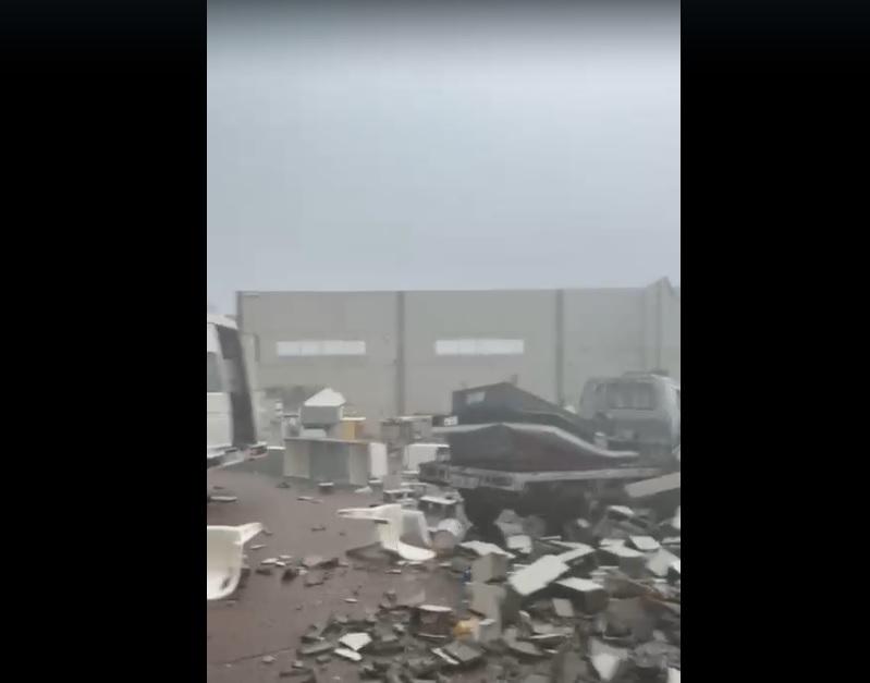 VEJA! Empresário de Itaipulândia grava vídeo emocionante após vendaval destruir empresa