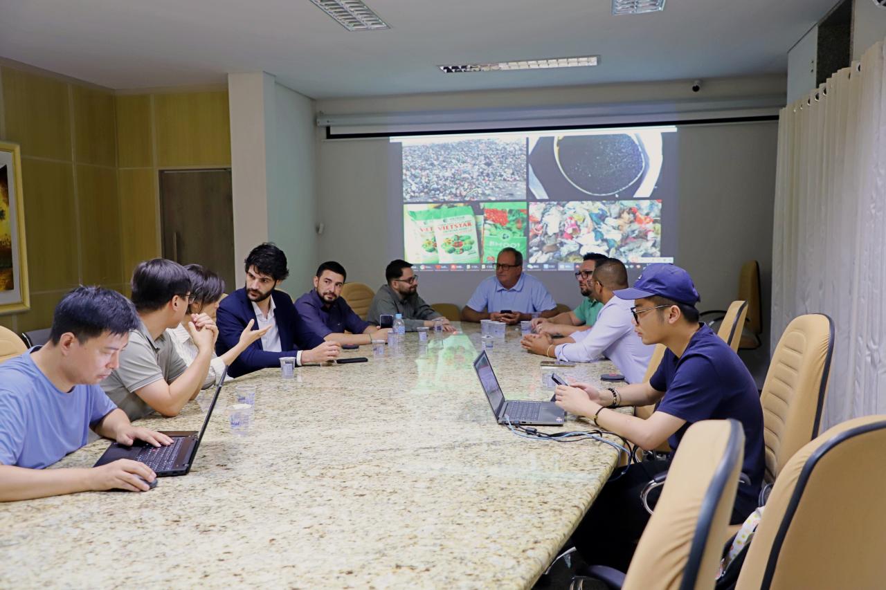 Itaipulândia recebe comitiva chinesa e representantes da Cooperativa Recicla Oeste