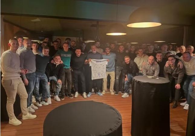 A caminho do Flamengo, José Boto ganha festa de despedida dos jogadores do Osijek