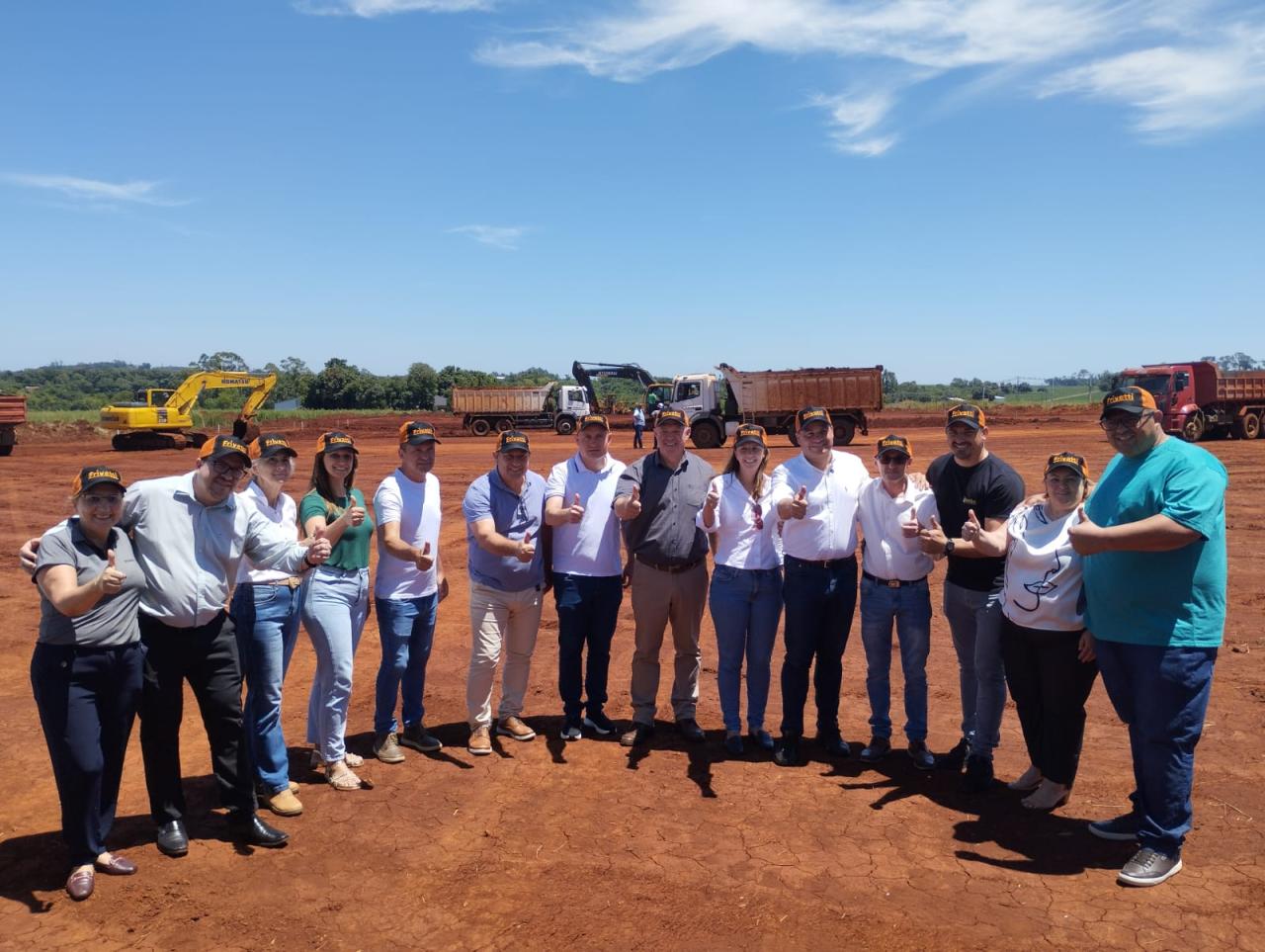 Cerimônia marca início da terraplanagem para construção de frigorifico de abate de suínos em Santa Helena