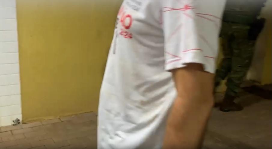 Homem invade casa, ameaça vizinha e destrói canil