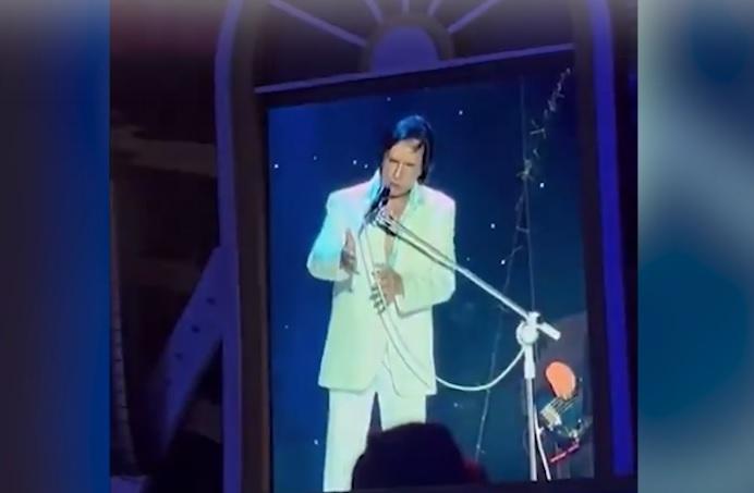 Roberto Carlos se irrita e ameaça deixar show em Recife