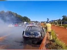 Carro com placa de Santa Helena é destruído por incêndio
