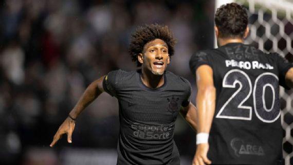 Corinthians toma susto mas vence o Bragantino de virada na estreia no Paulista