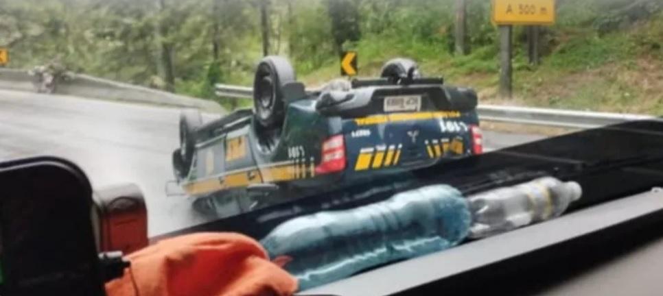 Duas viaturas da PRF se envolvem em acidente na BR 116