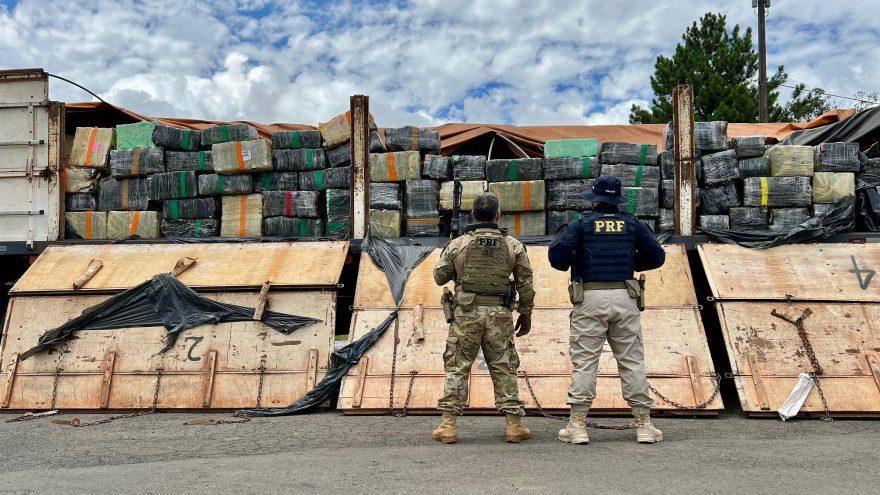 Polícia apreende 4,5 toneladas de drogas que foram carregadas na região e seriam entregues em Curitiba