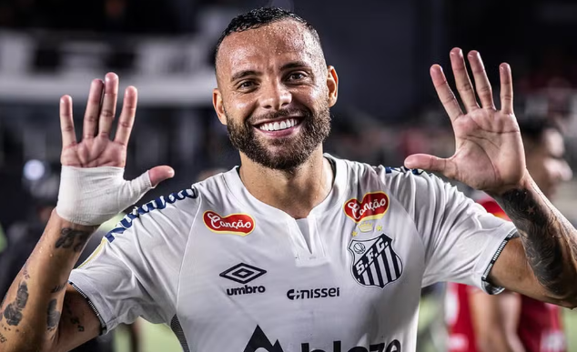 Artilheiro do Brasil em 2025: Guilherme, Hulk e Alisson Farias largam na frente após dois meses