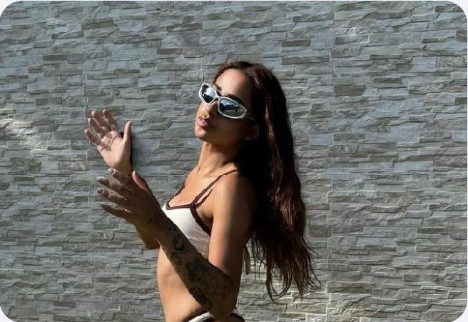 Lomma posa de biquíni e impressiona com quase 20 kg a menos
