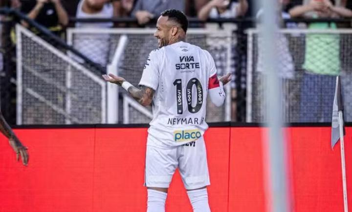 Torcida provoca com cantos de 