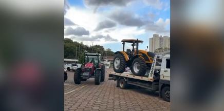 Tratores de enchentes do RS são apreendidos à venda em Cascavel