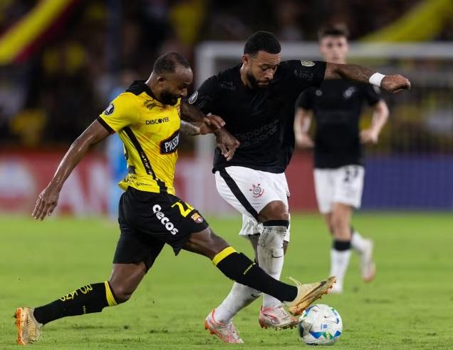 Análise: Corinthians erra das estratégias à execução e é engolido pelo Barcelona de Guayaquil