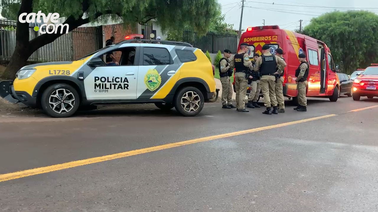Homem é baleado e pede por socorro na rua